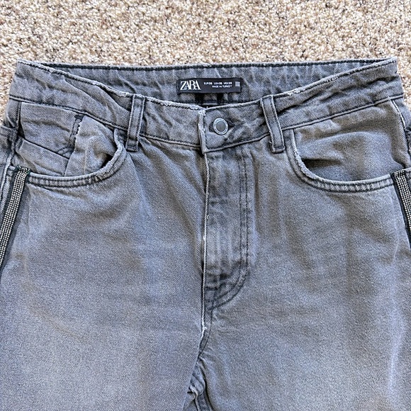 Zara Gray Tapered Mom Jeans Side Stripe Metal Accents Size 6 - Picture 2 of 8